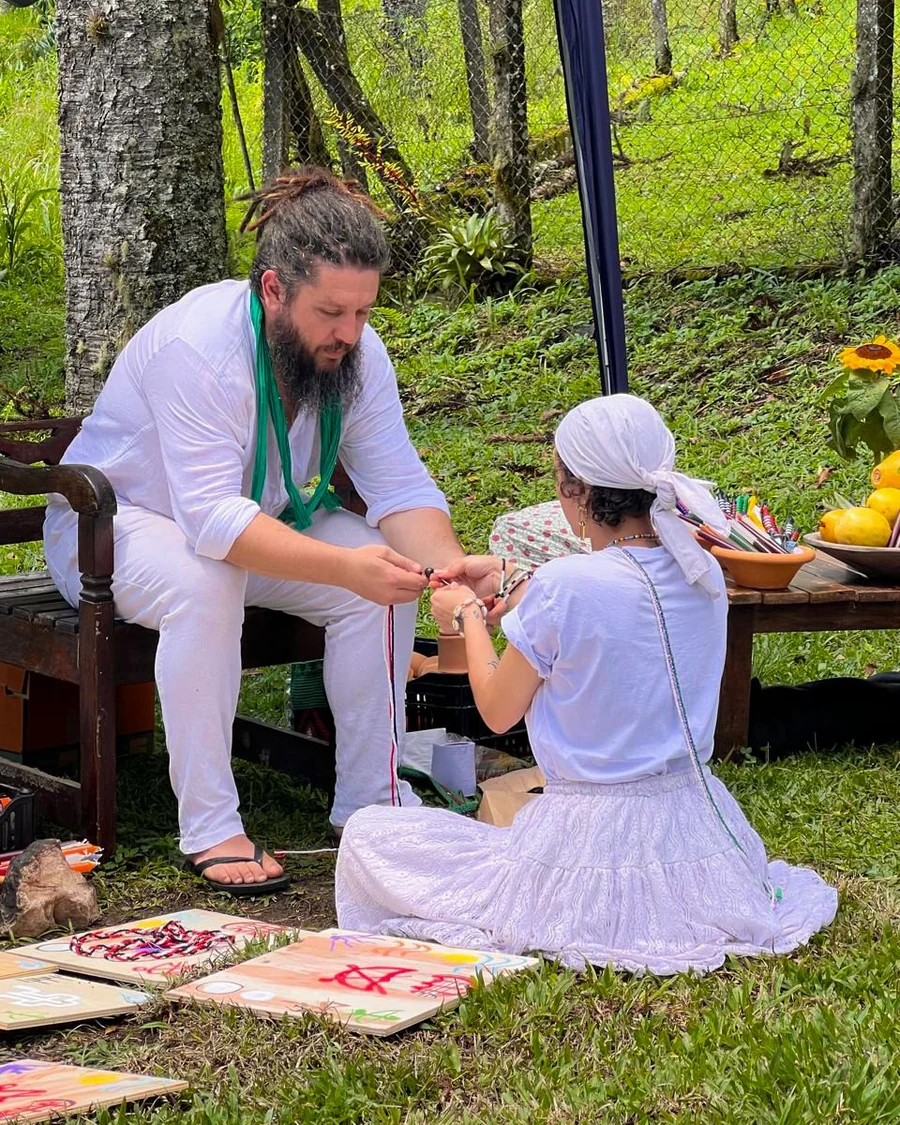Pai Marcelo em atendimento espiritual no Terreiro Jacutá, em Curitiba e região